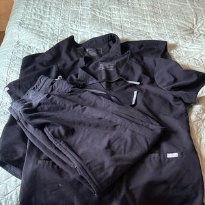 Figs Black Scrub Set